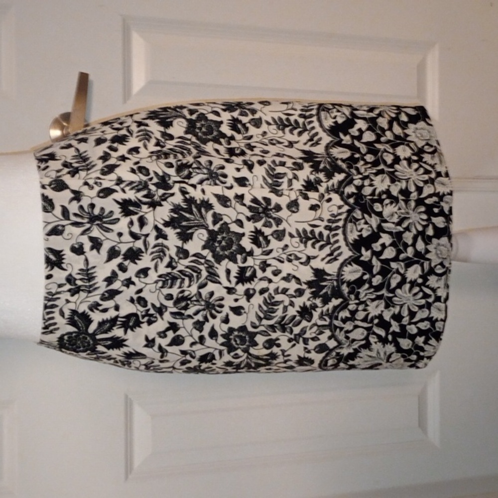 Hillard and Handson black and white floral skirt, size 14